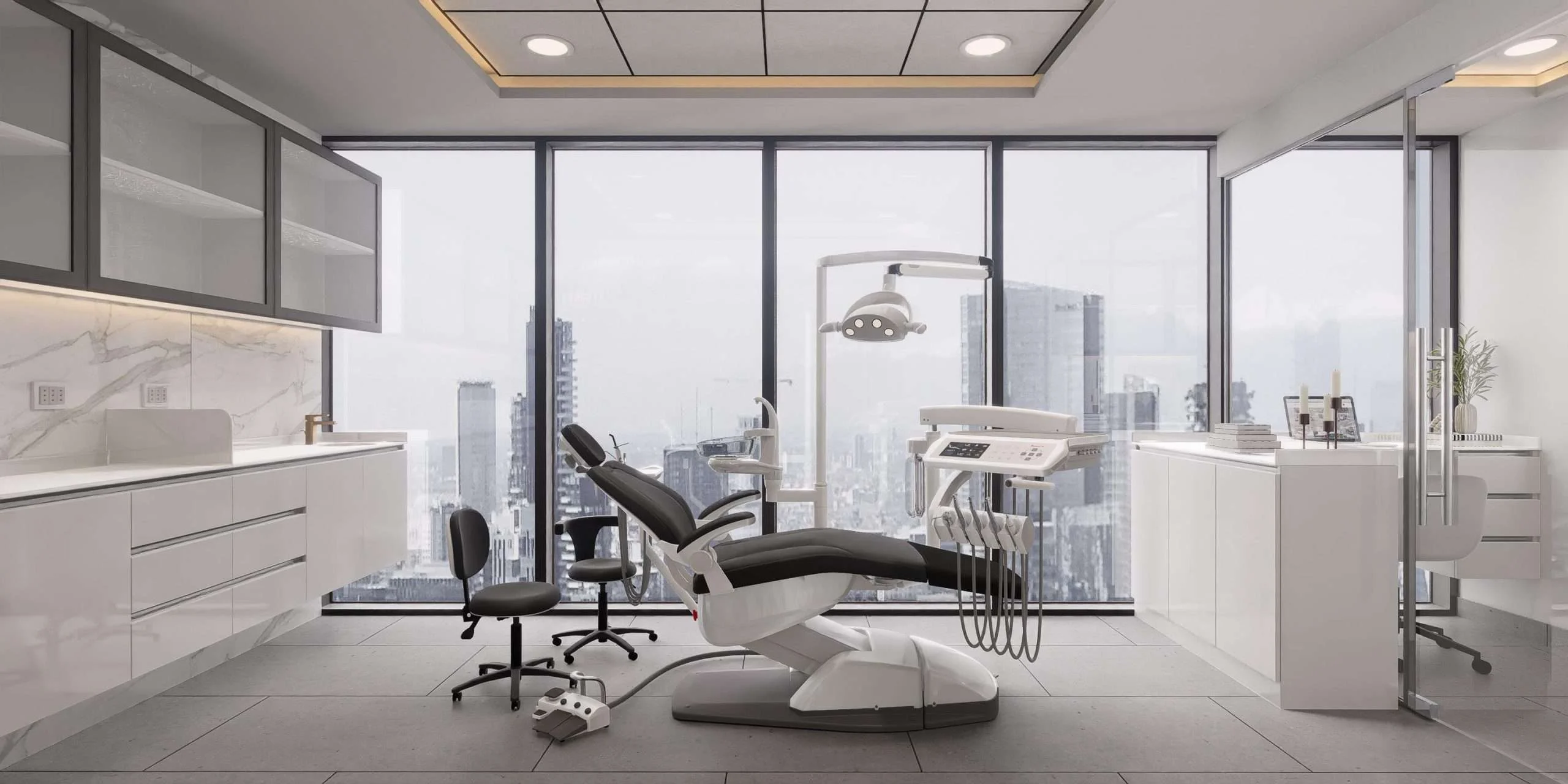 Box dental con ventanales panorámicos de piso a cielo de la Clínica de Rehabilitación Oral en Kennedy — Grupo Lecaros