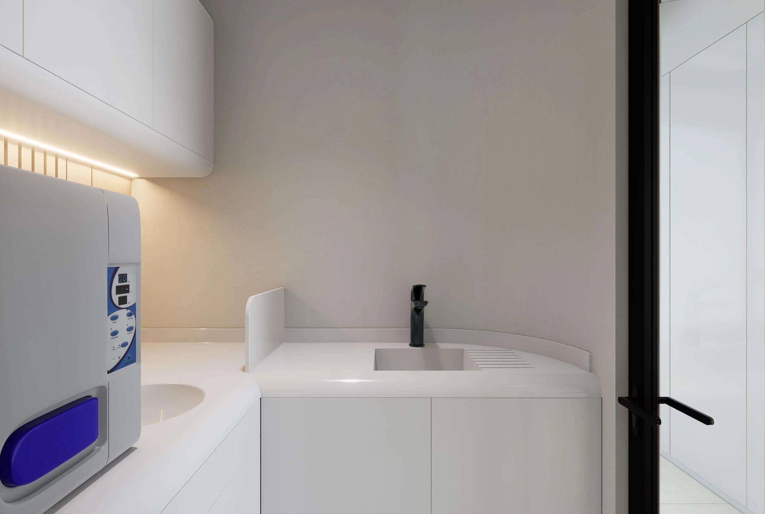 Mueble de apoyo con lavamanos y luz integrada de la Clínica Dermatológica en Machalí — Grupo Lecaros