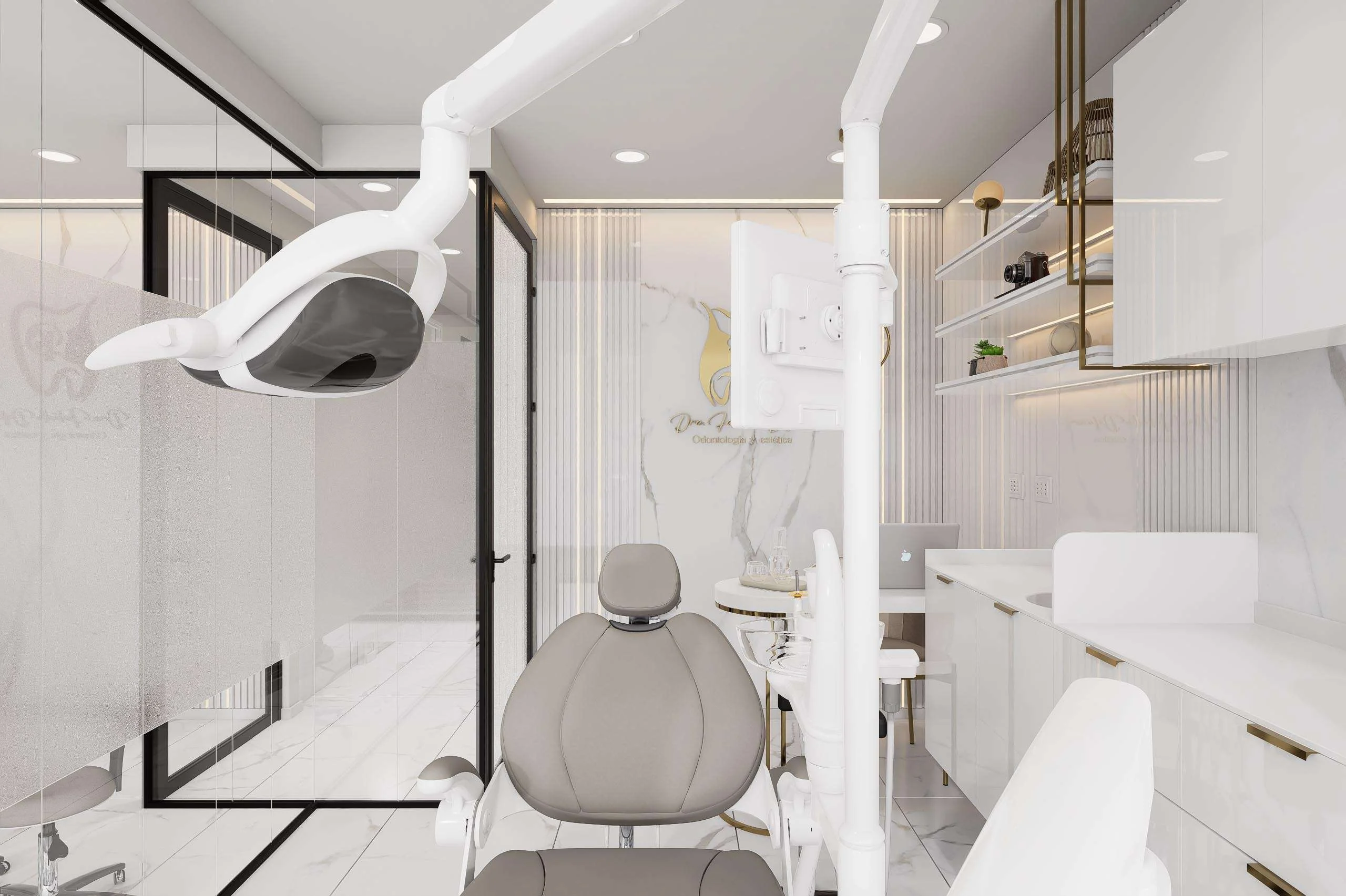 Box dental con lámpara y mampara de vidrio de la Clínica Odontológica en Concepción — Grupo Lecaros
