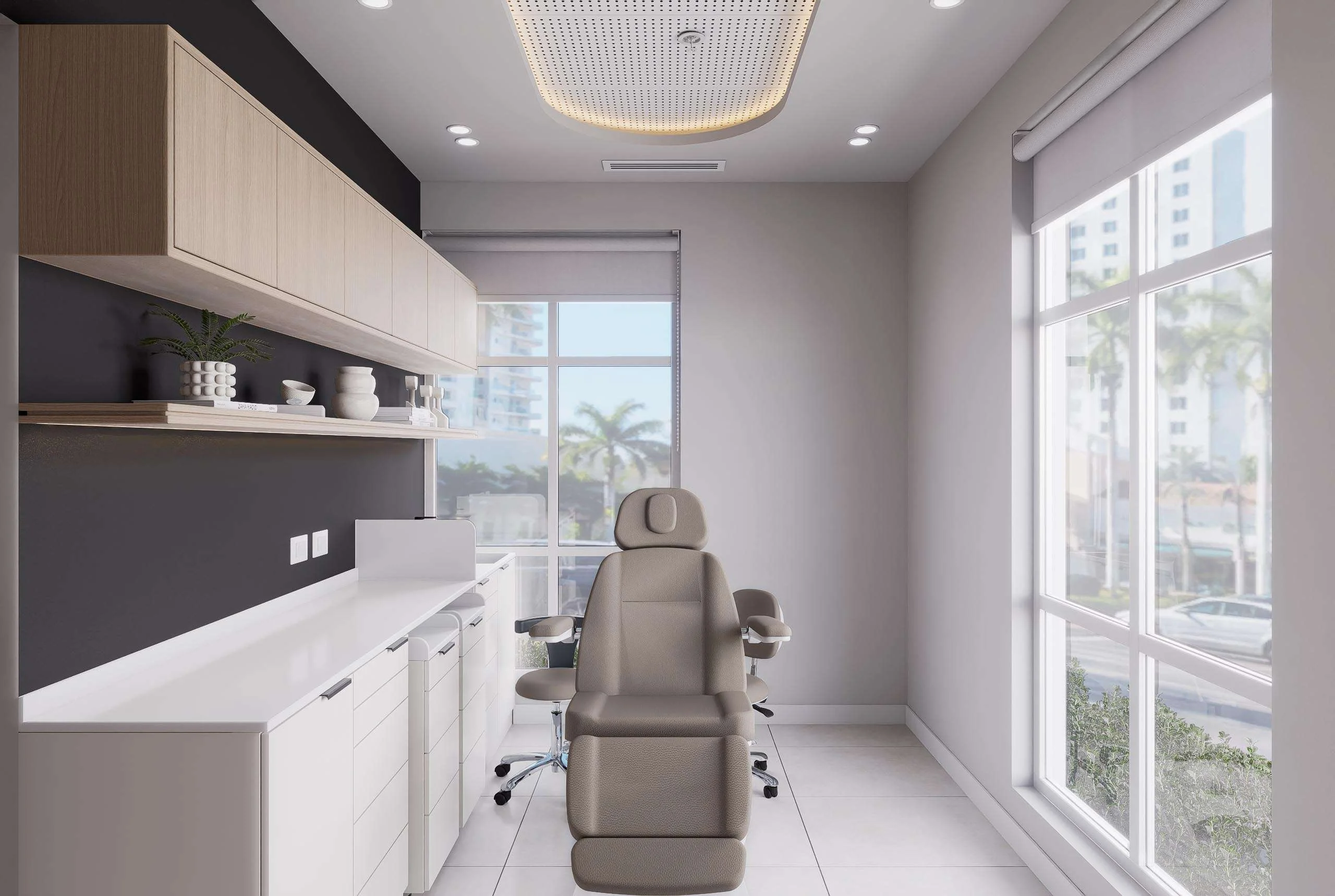 Box de atención con luz natural y vista a la ciudad del centro de Medicina Estética en Miami — Grupo Lecaros